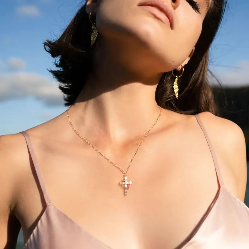 Colar Feminino de Cruz com Coroa Luxo - COMPRE 1 LEVE 2