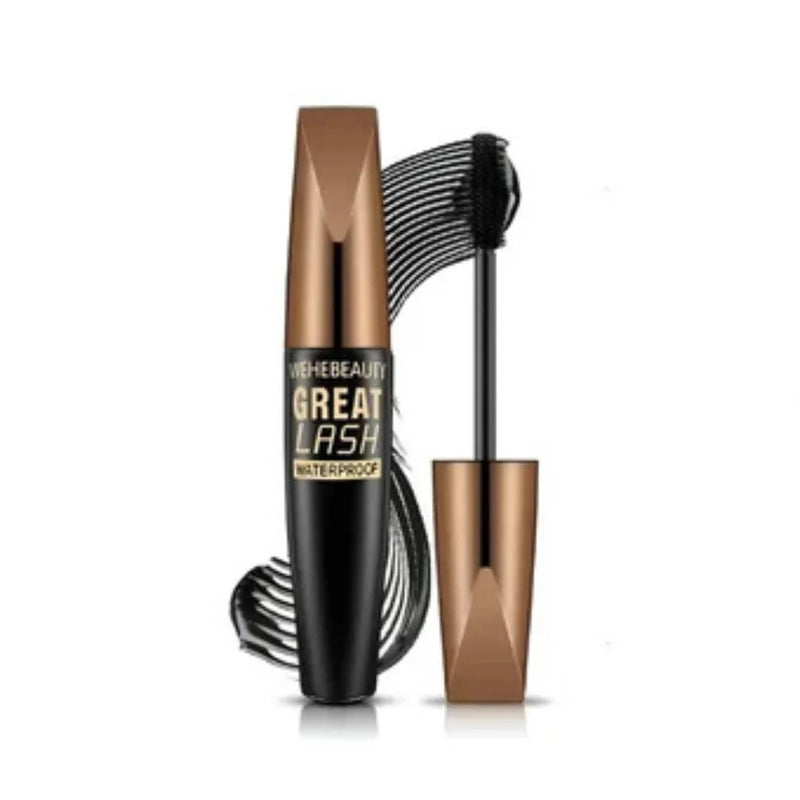 Aplicação do Rímel VolumeMax 5D nos cílios superiores