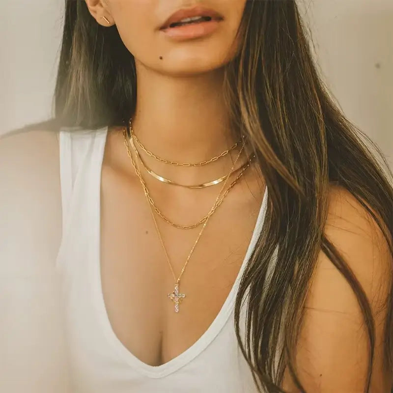 Colar Feminino de Cruz com Coroa Luxo - COMPRE 1 LEVE 2